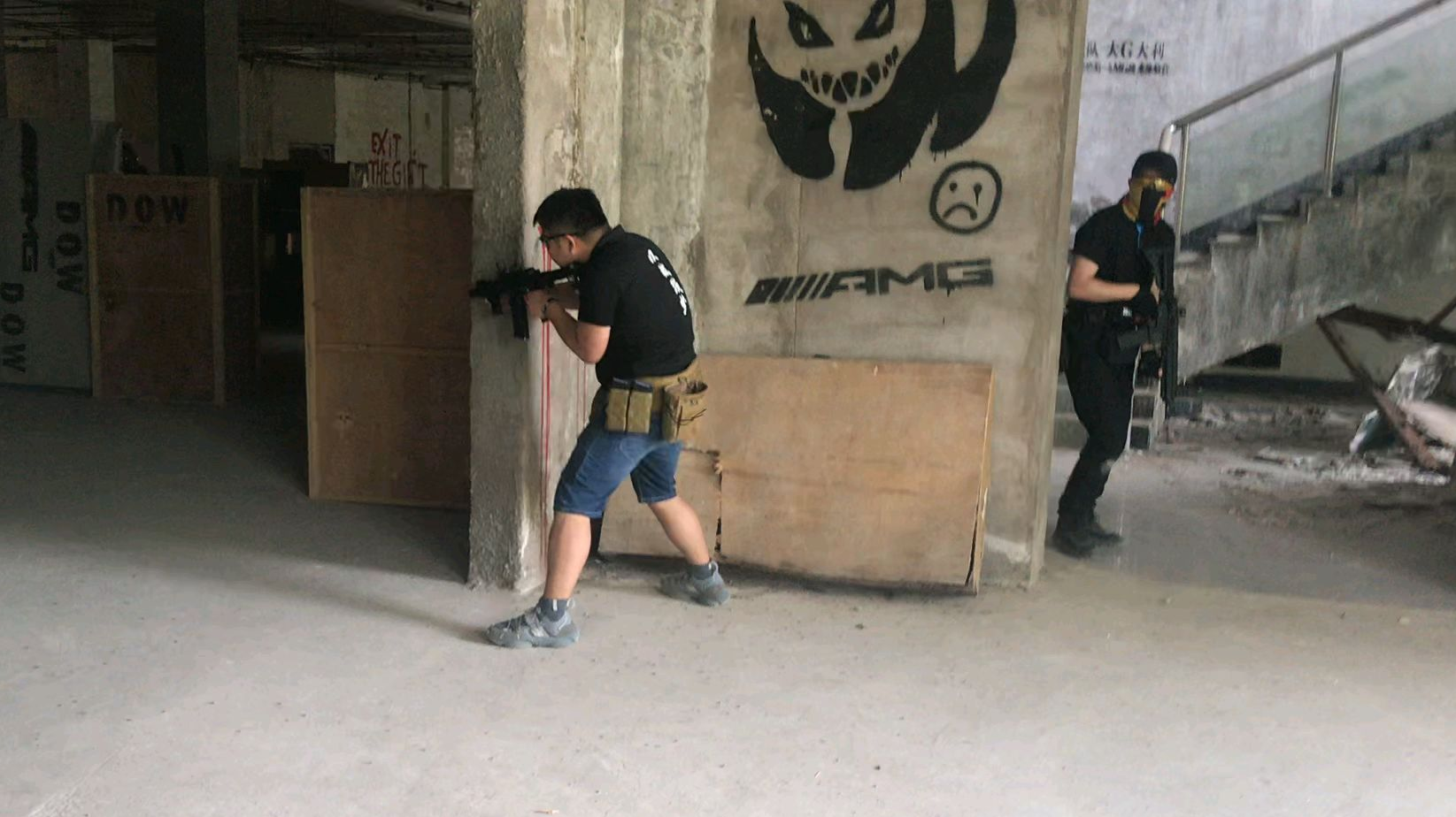一人卡位对方六人,结果被自己人扣py了